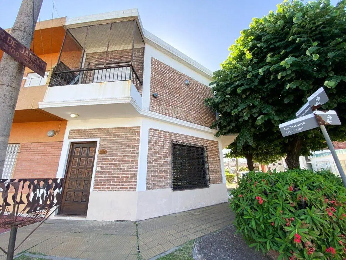 CASA 5 AMB PATIO Y COCHERA - CASTELAR 4