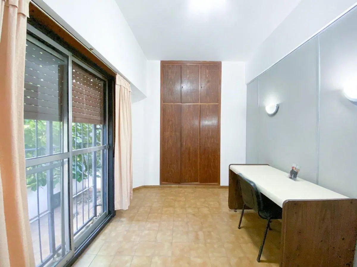 CASA 5 AMB PATIO Y COCHERA - CASTELAR 5