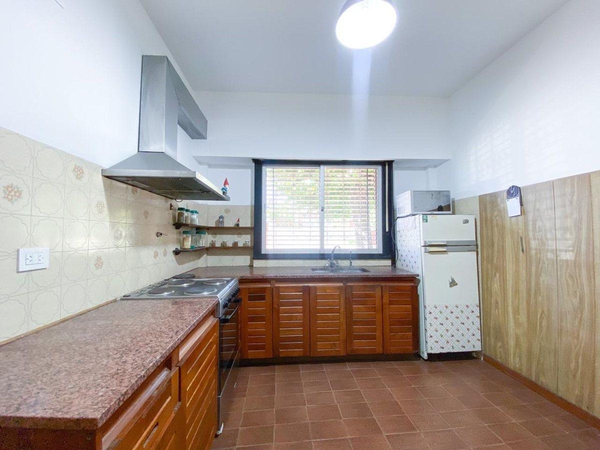Foto de CASA 5 AMB PATIO Y COCHERA - CASTELAR, imagen 2