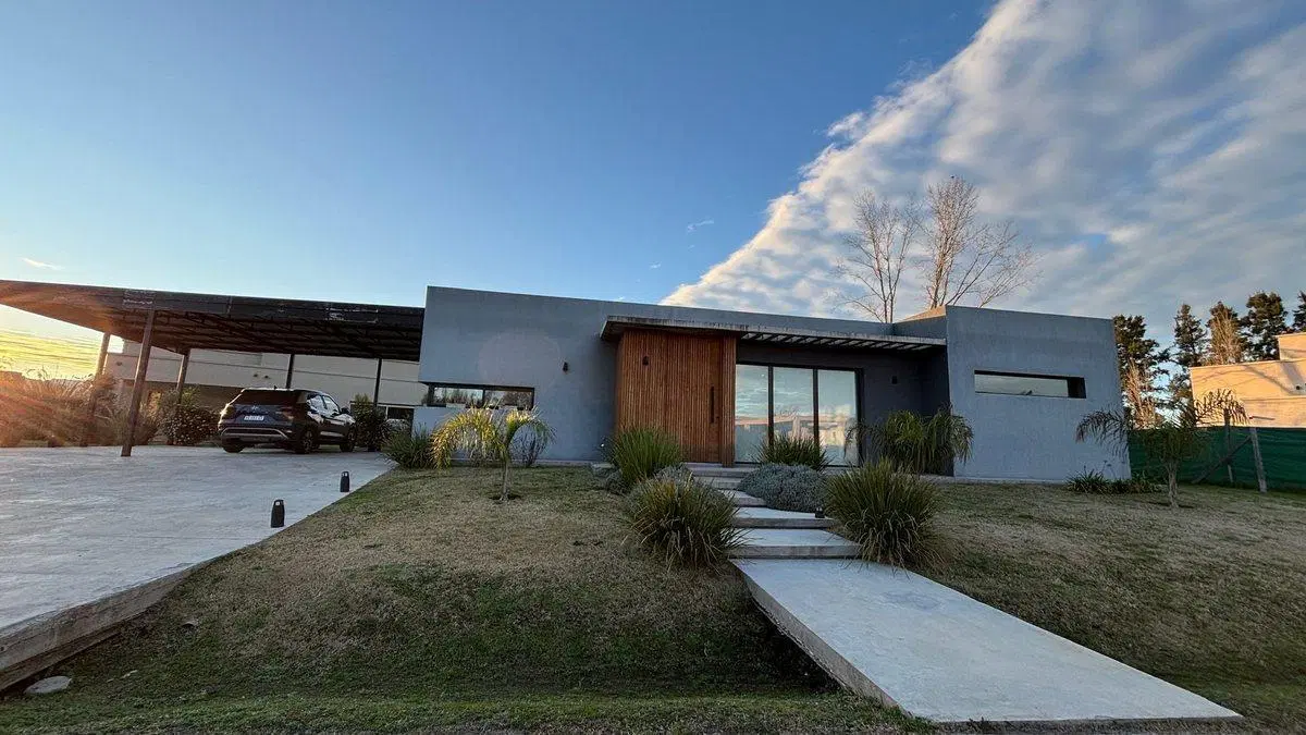VENTA CASA BARRIO F.DE ALVAREZ ANTICIPO Y CUOTAS 3