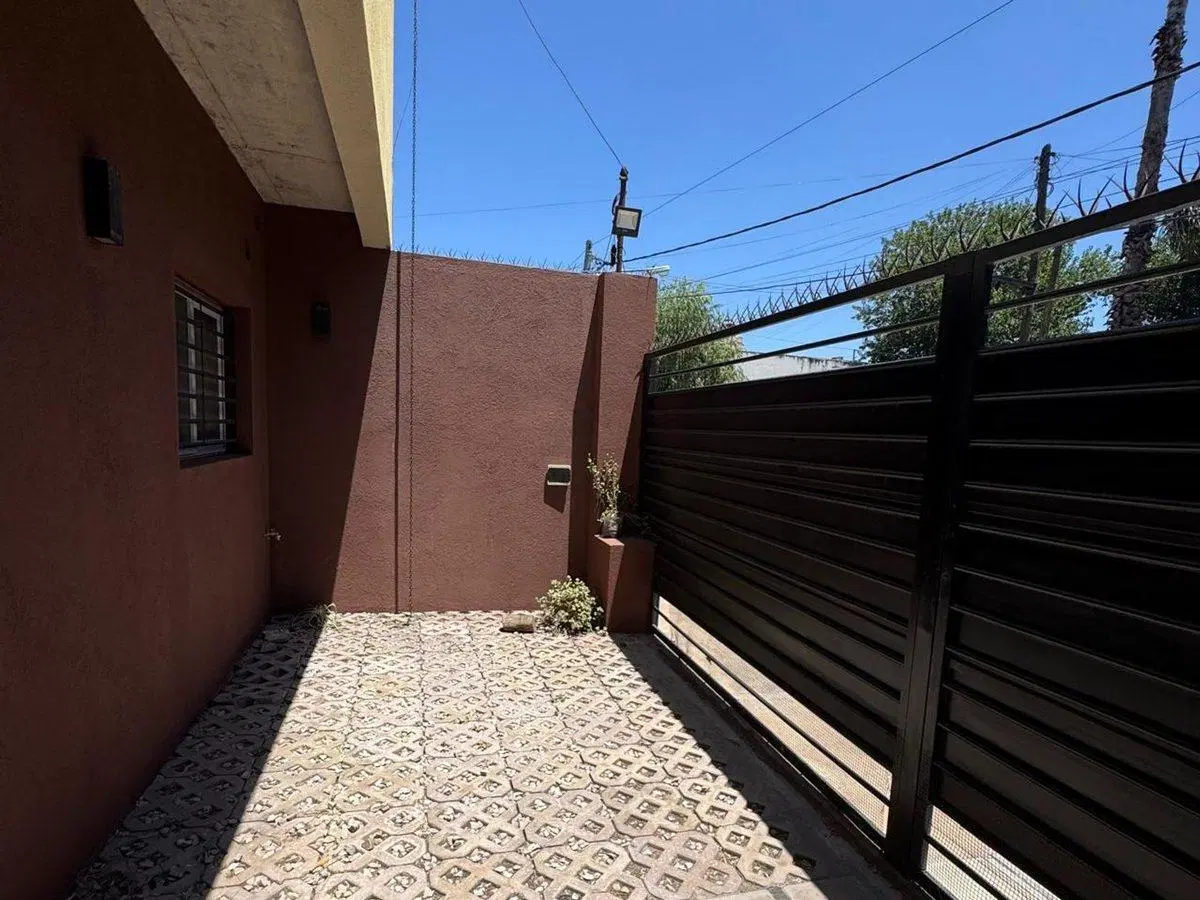 VENTA CASA 5 AMB C/JARDIN APTO CREDITO - MORENO 2