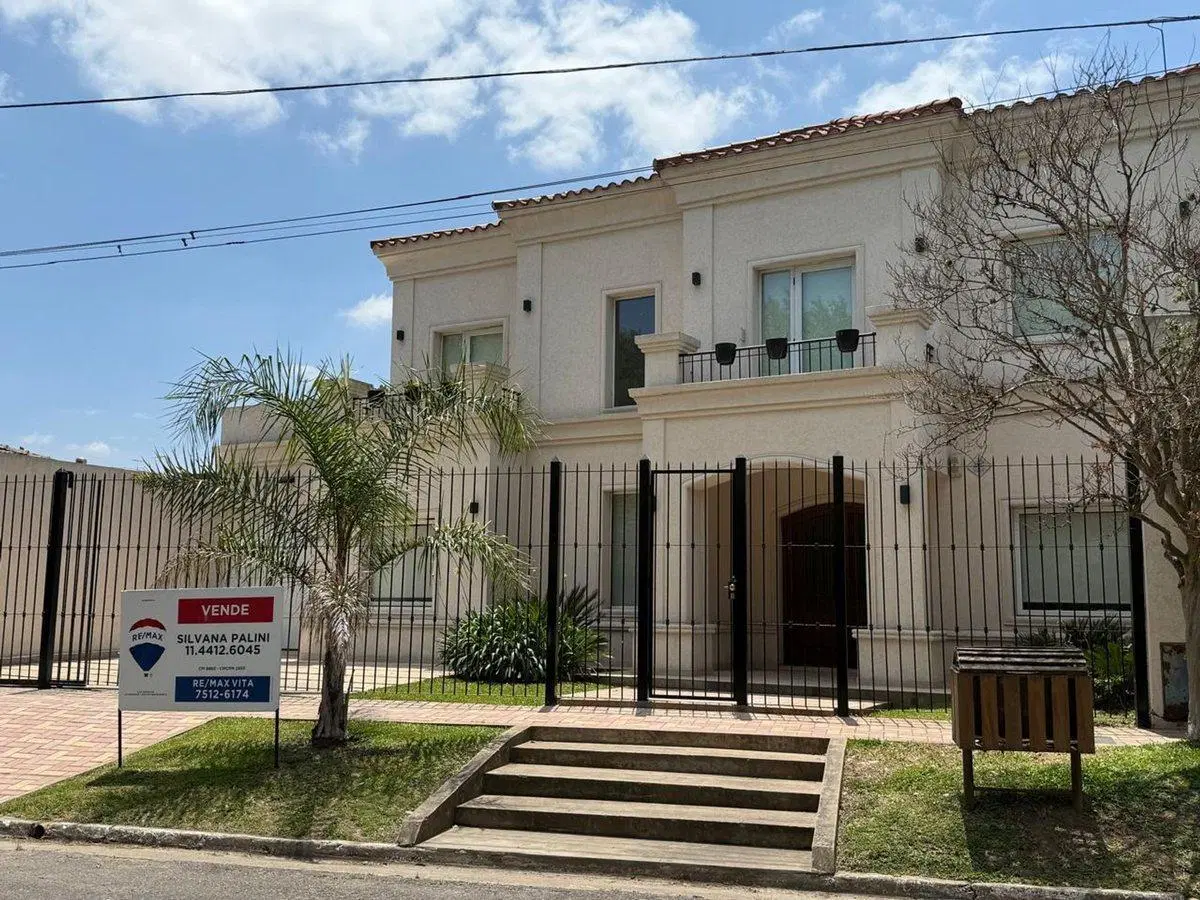VENTA CASA 6 AMB. C/ PILETA -APTO CREDITO- C EVITA 2