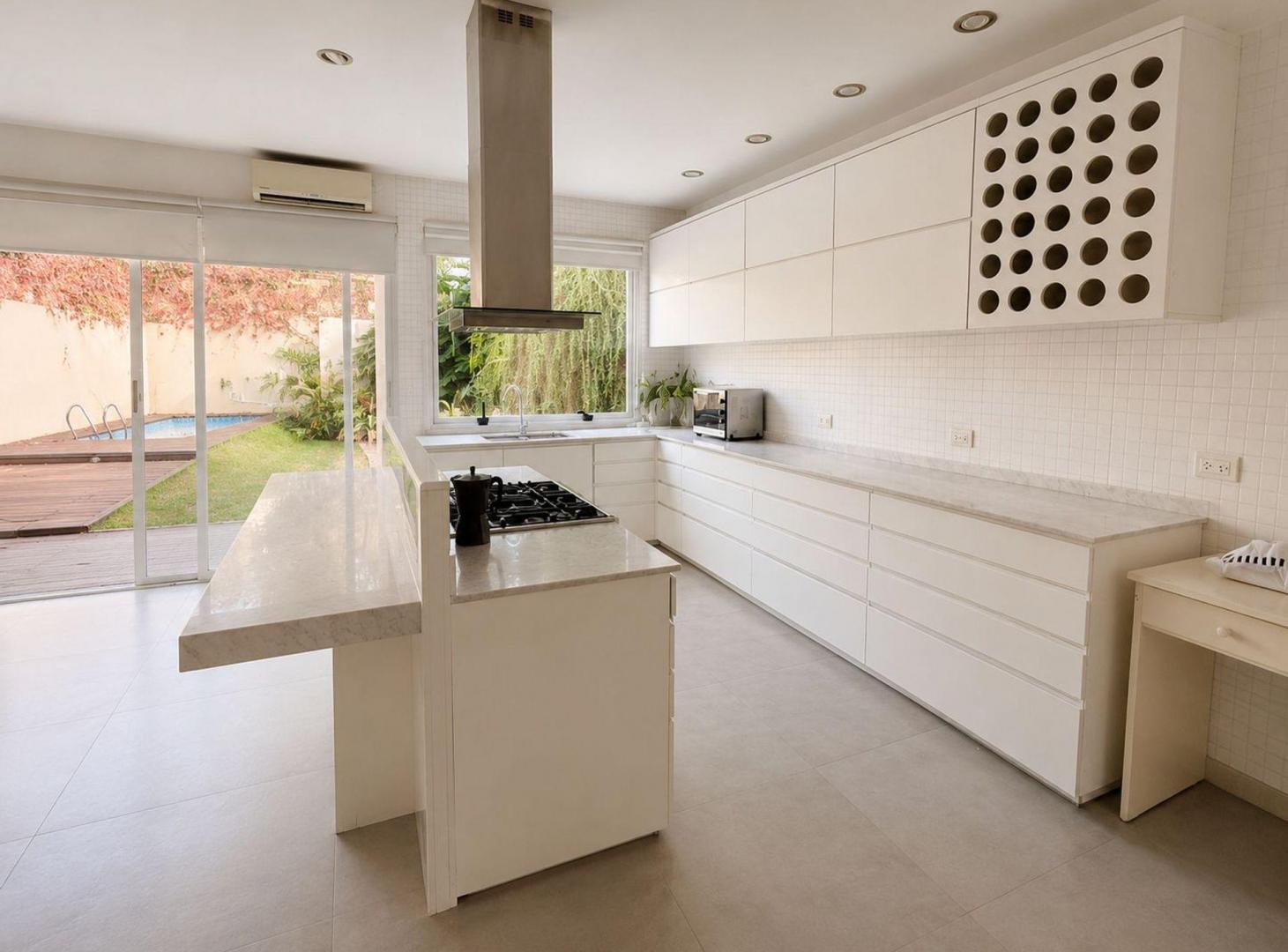 VENTA CASA 6 AMB. COCHERA QUINCHO PILETA R. MEJÍA
