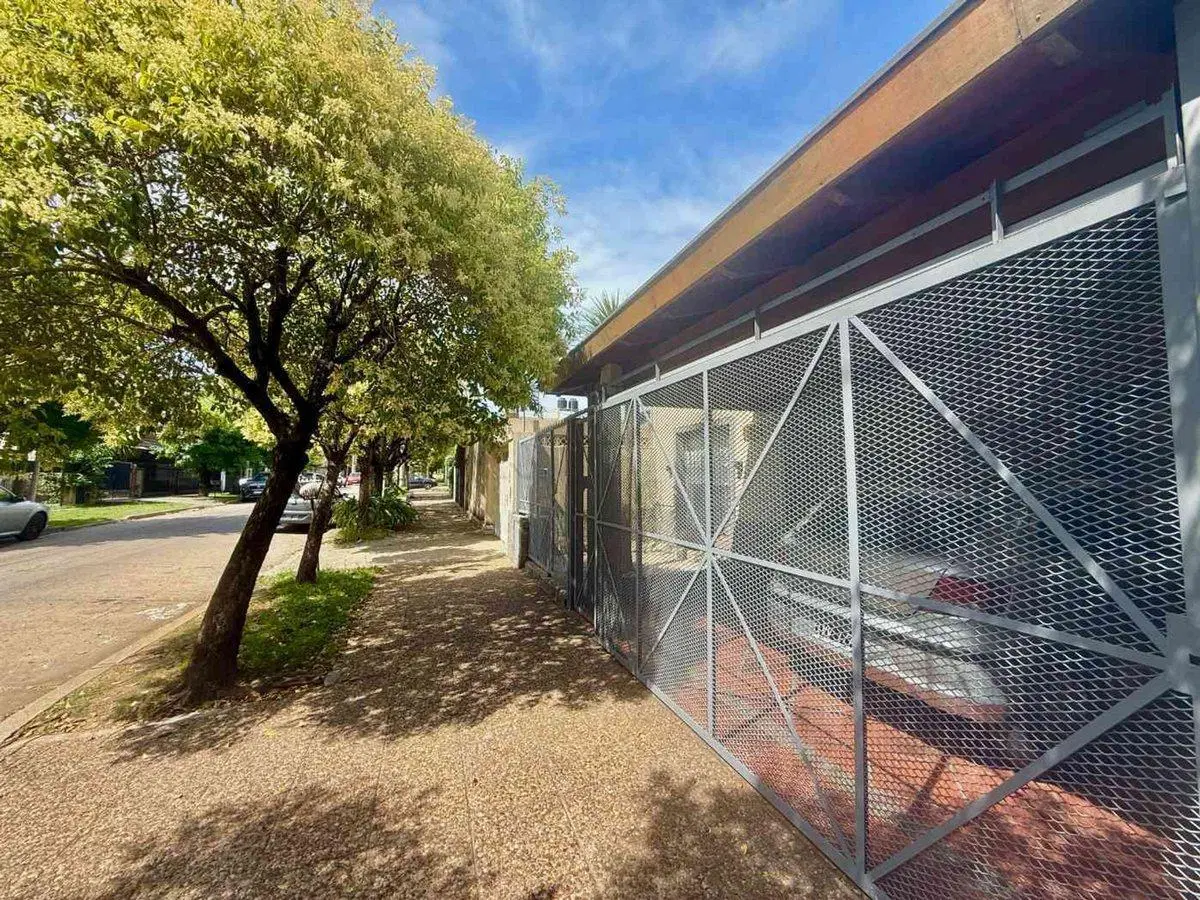 CASA VENTA 4AMB CASTELAR SUR PARQUE COCHERA 2
