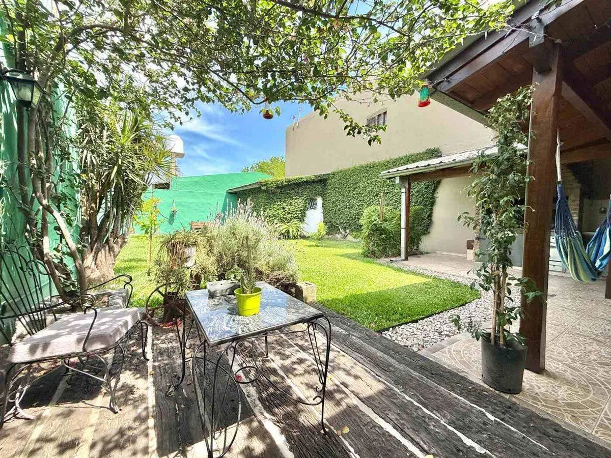 CASA VENTA 4AMB CASTELAR SUR PARQUE COCHERA 4