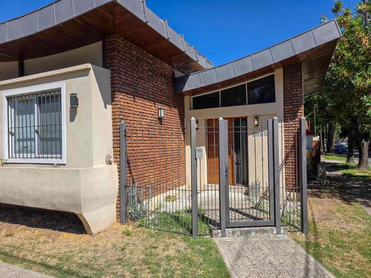 VENTA PERMUTA 4 AMBIENTES PILETA COCHERA CASTELAR 3