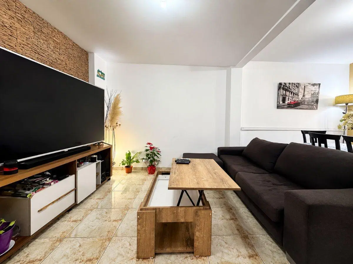TRIPLEX VENTA RAMOS MEJIA 4 AMB COCHERA Y PATIO 2