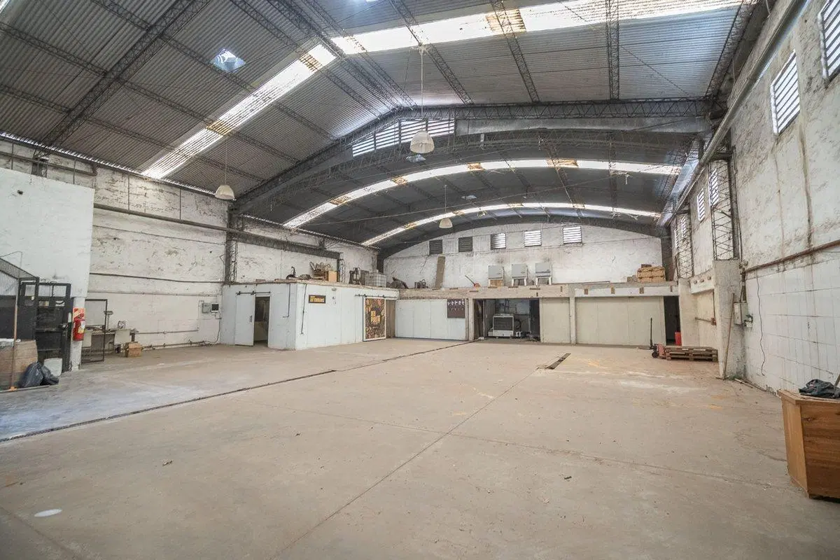 ALQUILER GALPON MORENO FRENTE UNIVERS LOTE 850M2 3