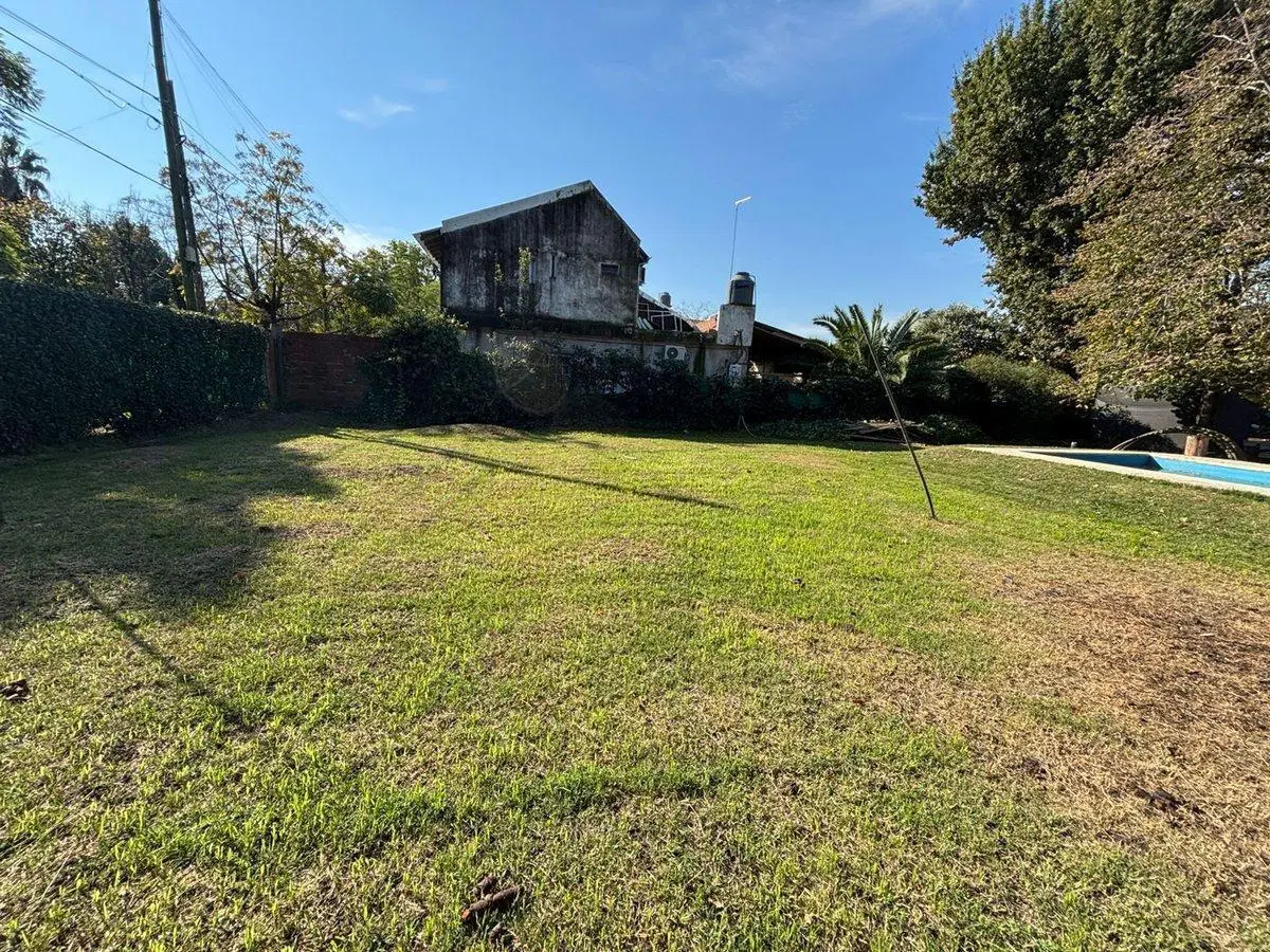 VENTA LOTE CON MEJORAS  MORENO 2
