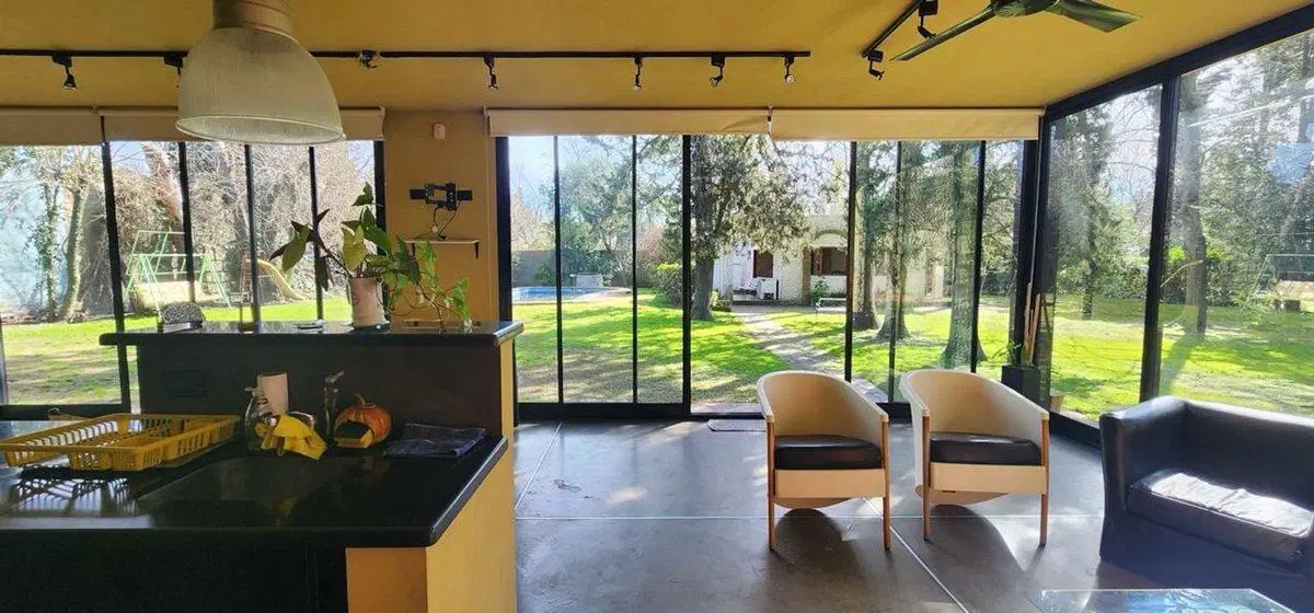 Venta casa en Villa Udaondo,  quincho y pileta 3