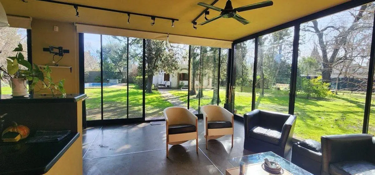 Venta casa en Villa Udaondo,  quincho y pileta 5