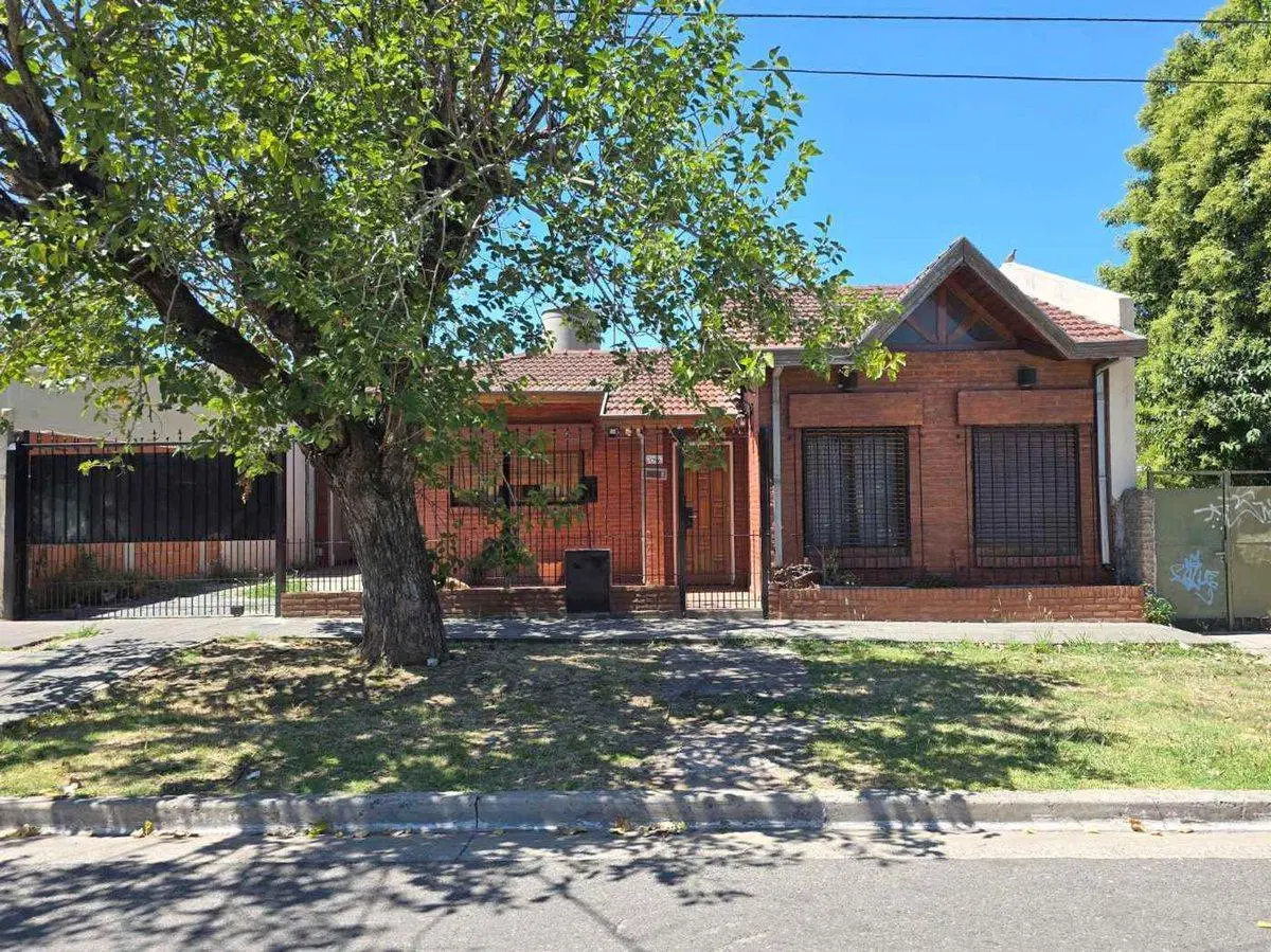 ALQUILER CASA 4 AMBIENTES JARDIN COCHERA 4