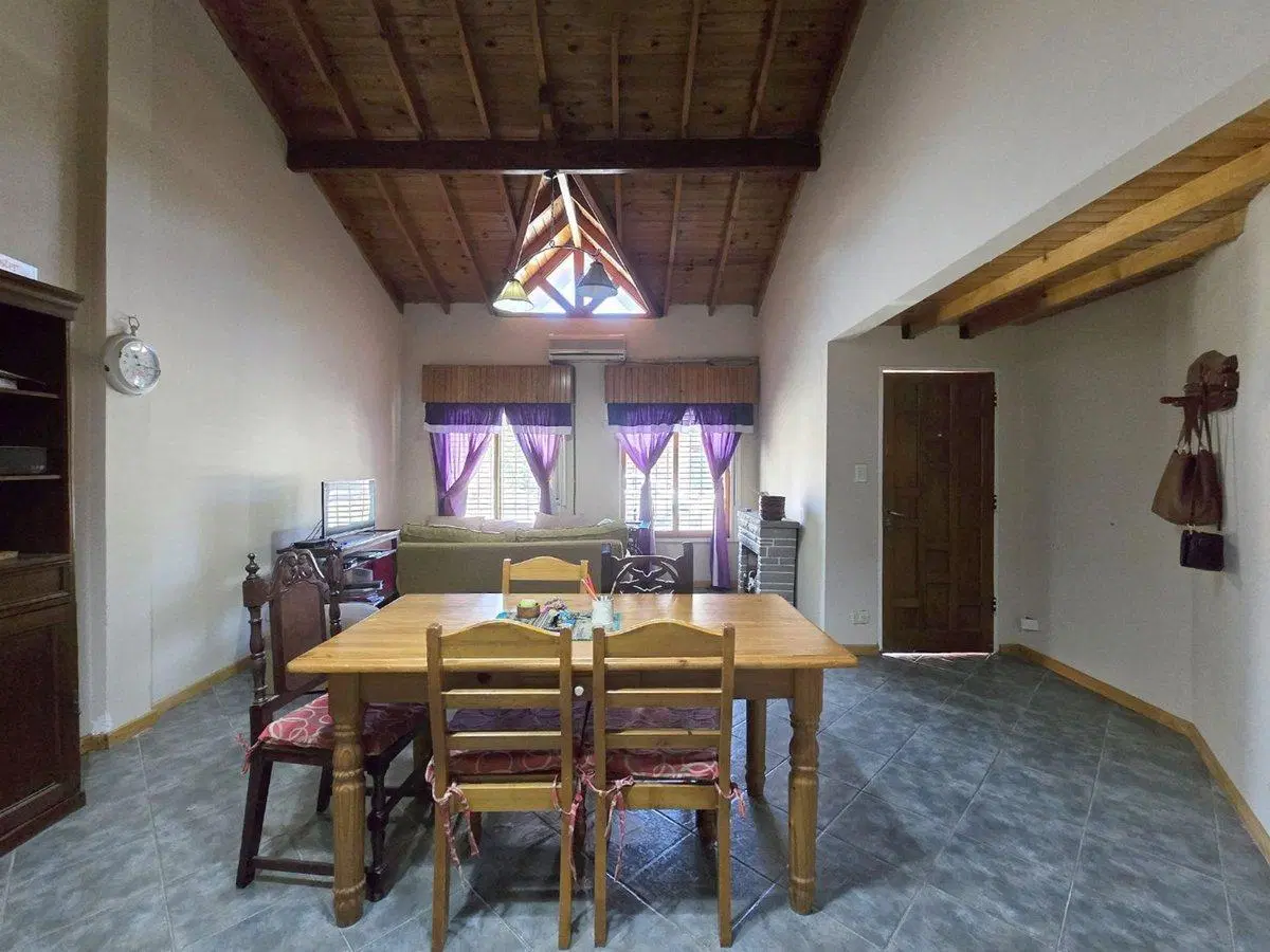 ALQUILER CASA 4 AMBIENTES JARDIN COCHERA 5