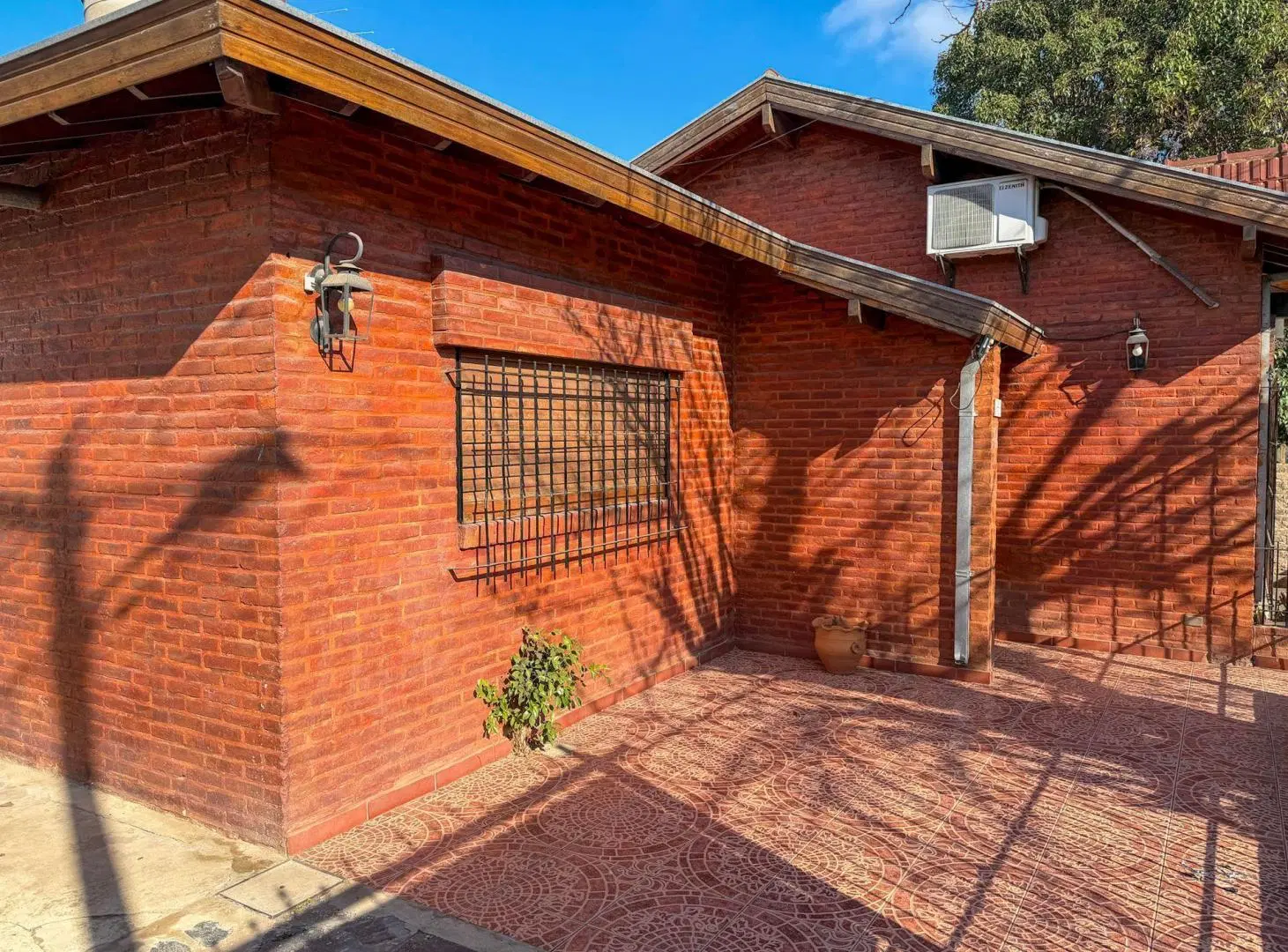 ALQUILER CASA 4 AMBIENTES JARDIN COCHERA 2