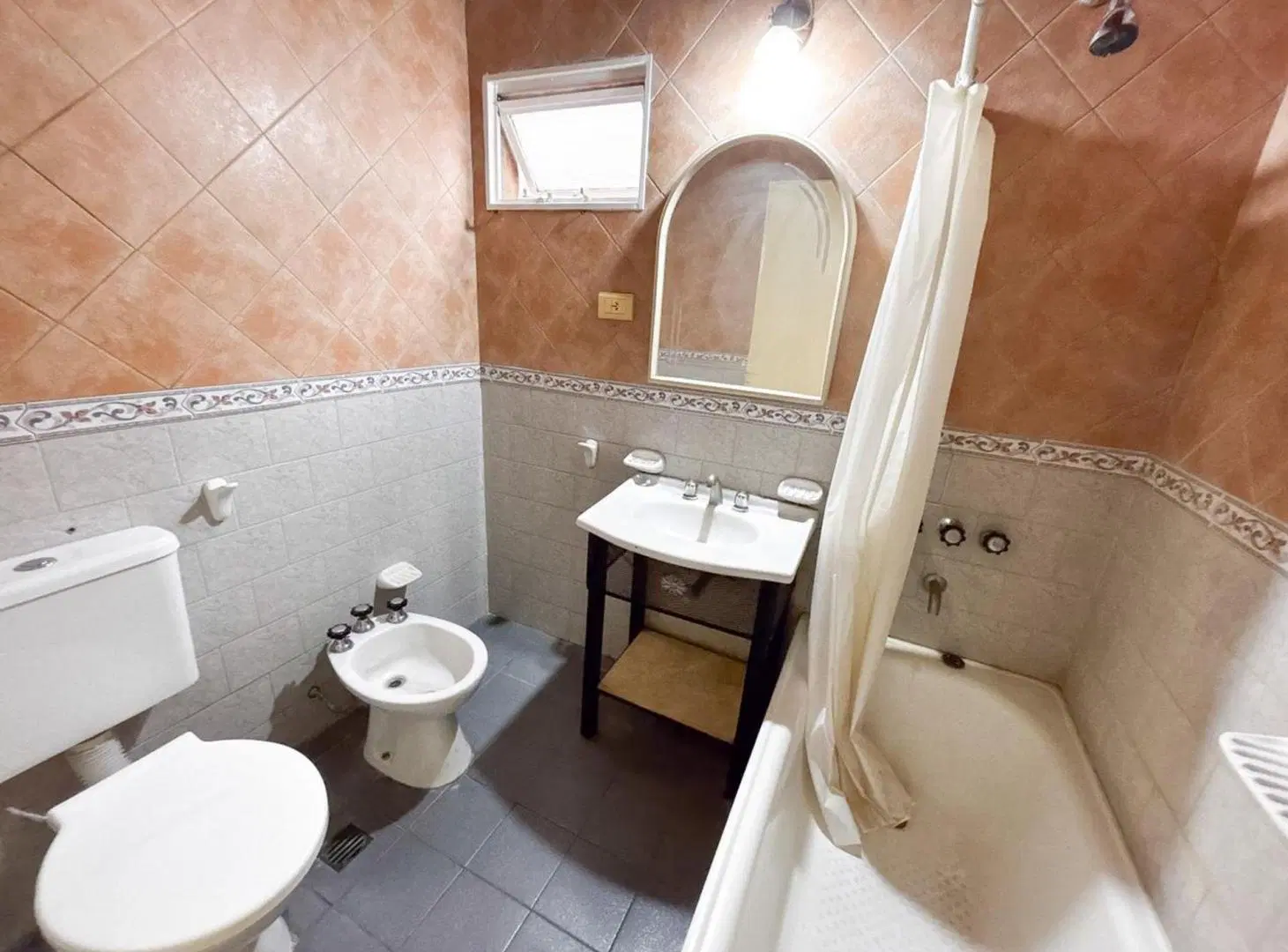 VENTA PH 4 AMBIENTES PARQUE Y COCHERA - HURLINGHAM 4