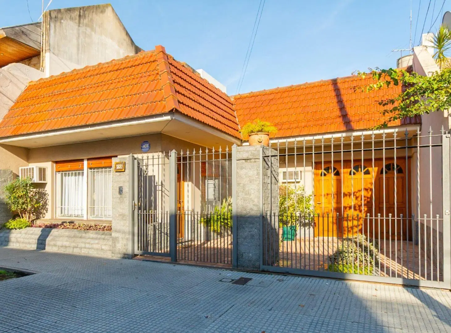 Venta casa 4 amb pileta y quincho Ramos Mejía 2
