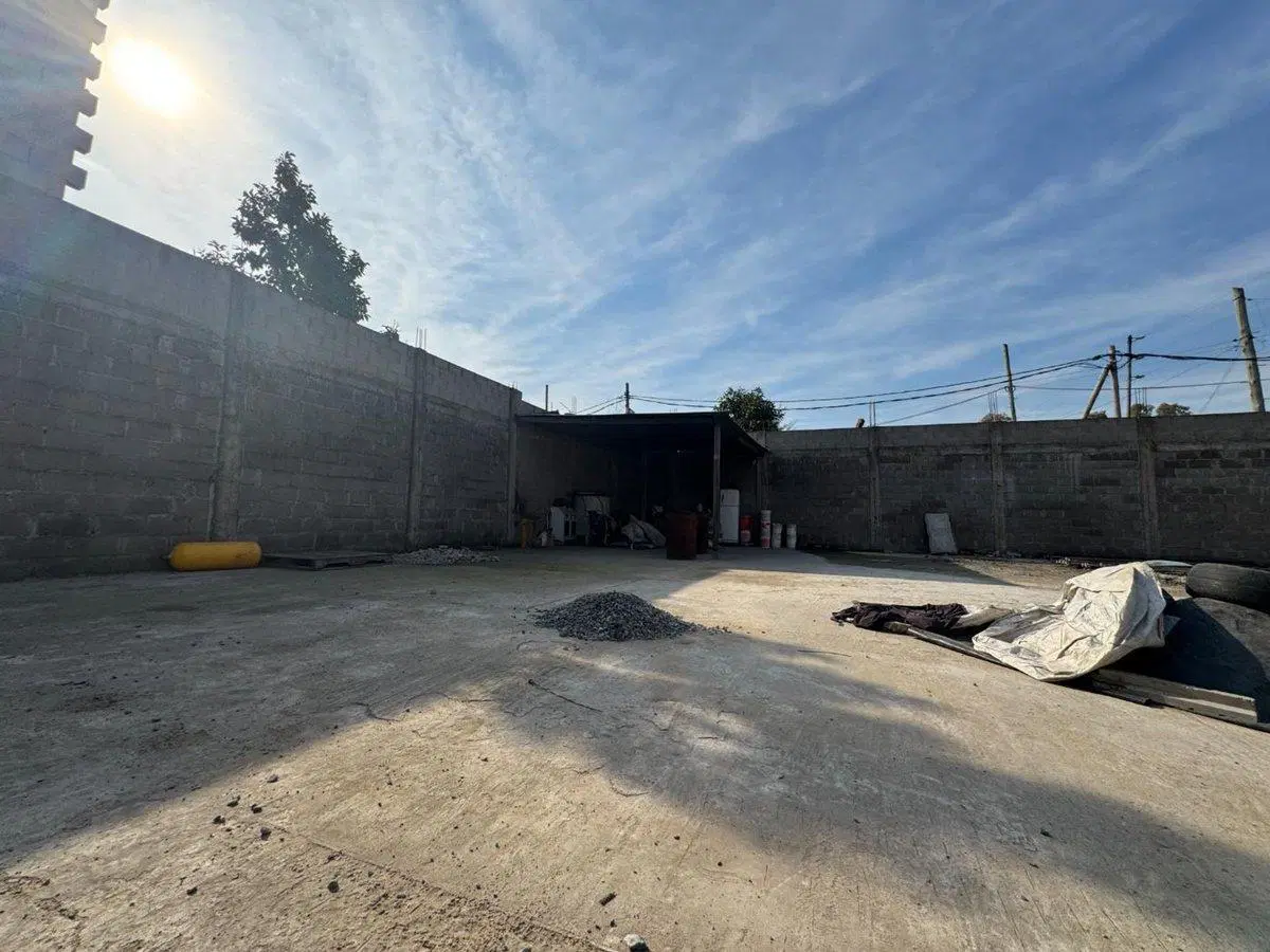 VENTA FRACCIÓN DE LOTE INDUSTRIAL APTO CAMIONES 2
