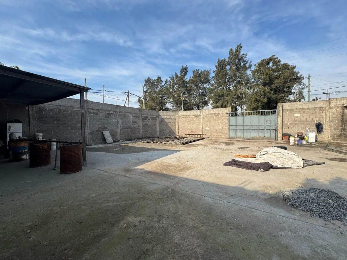 VENTA FRACCIÓN DE LOTE INDUSTRIAL APTO CAMIONES 5