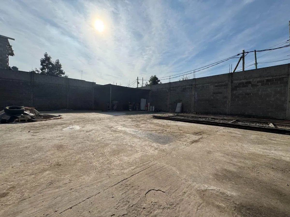 VENTA FRACCIÓN DE LOTE INDUSTRIAL APTO CAMIONES 3