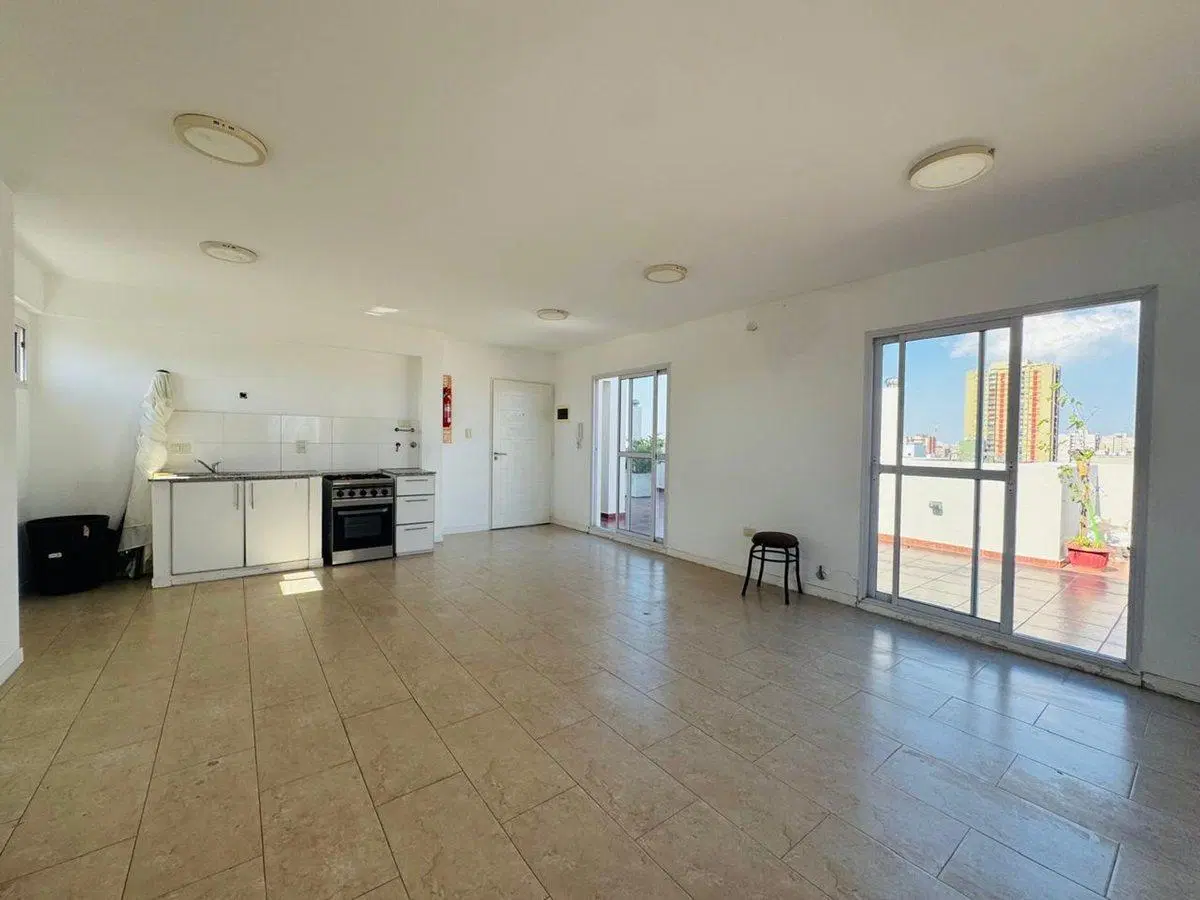 VENTA MONOAMBIENTE BALCON CON PARRILLA EN CASEROS 3