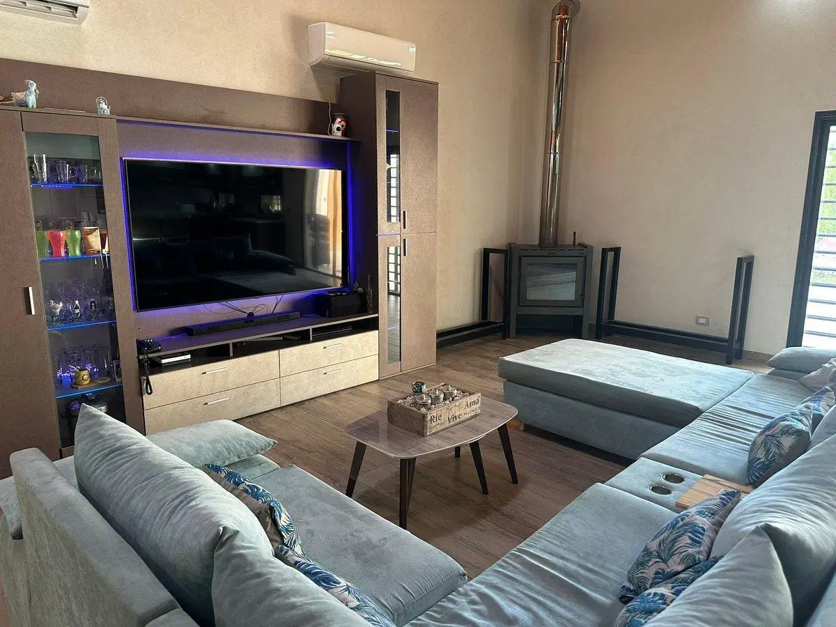 CASA EN VENTA 5 AMB C/PISCINA Y 2 COCHERAS MORON 8