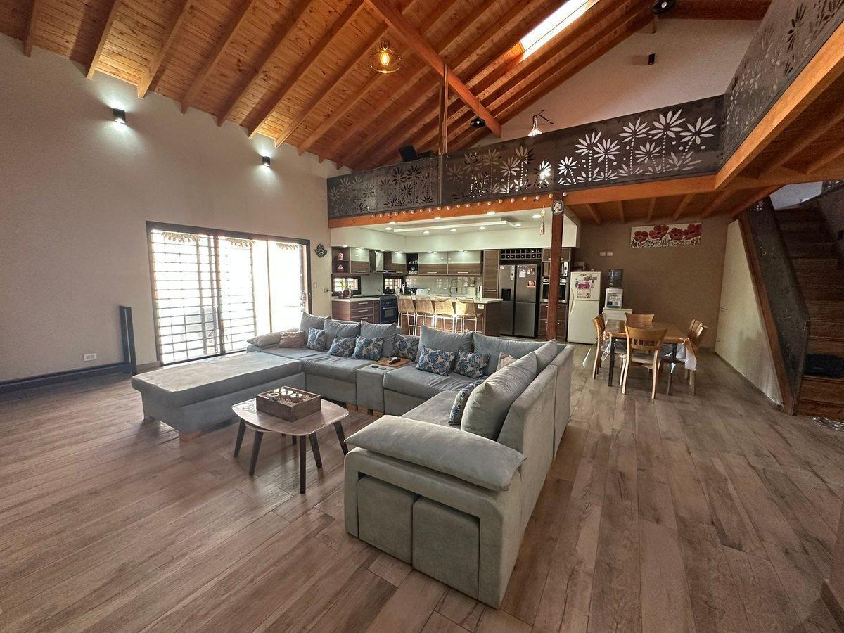 Foto de CASA EN VENTA 5 AMB C/PISCINA Y 2 COCHERAS MORON, imagen 2