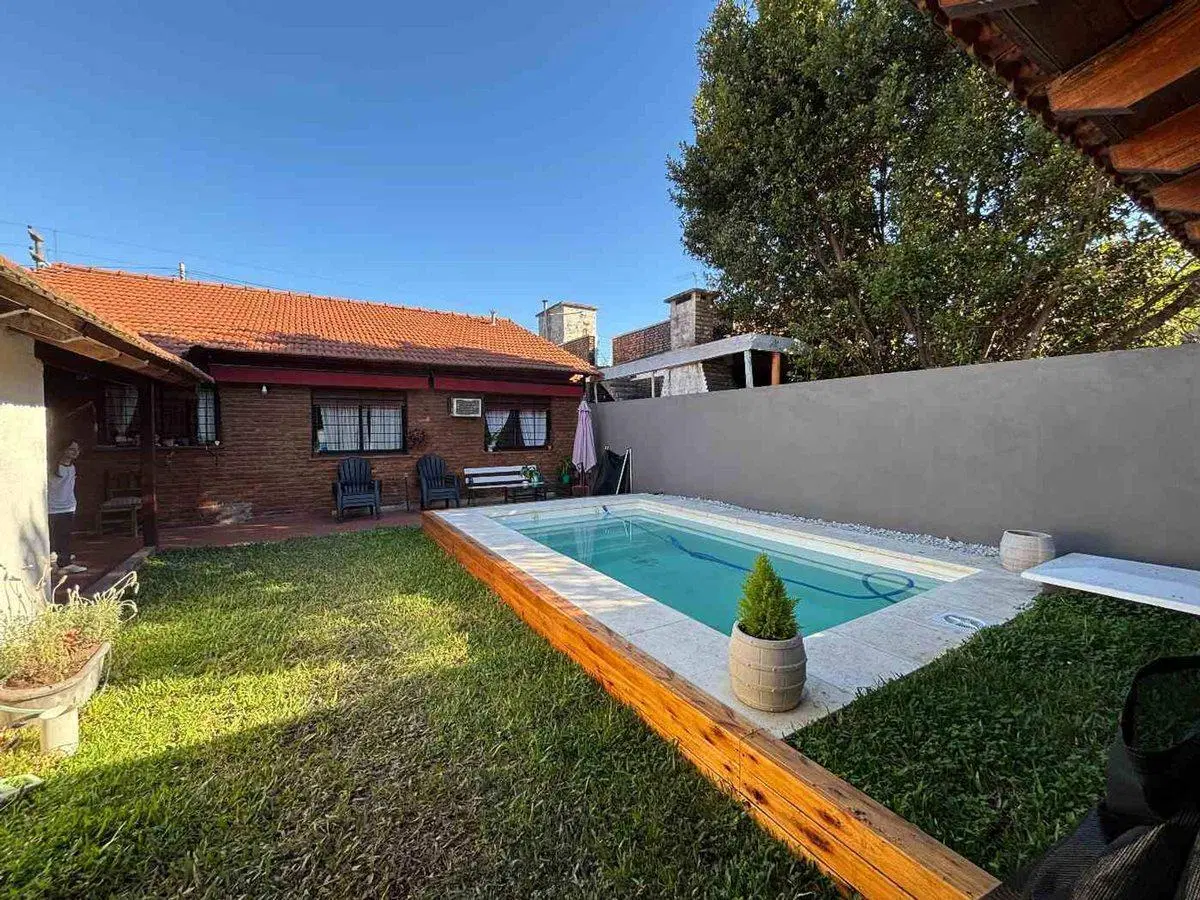 Venta casa 4 amb, pileta, quincho, Ituzaingo Norte 5