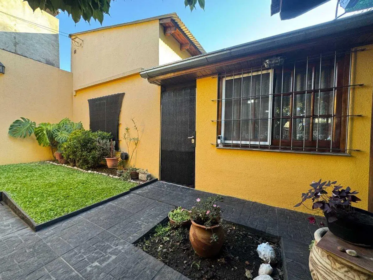 VENTA CASA 3 AMB Y DPTO 2 AMB LUZURIAGA COCHERA 2