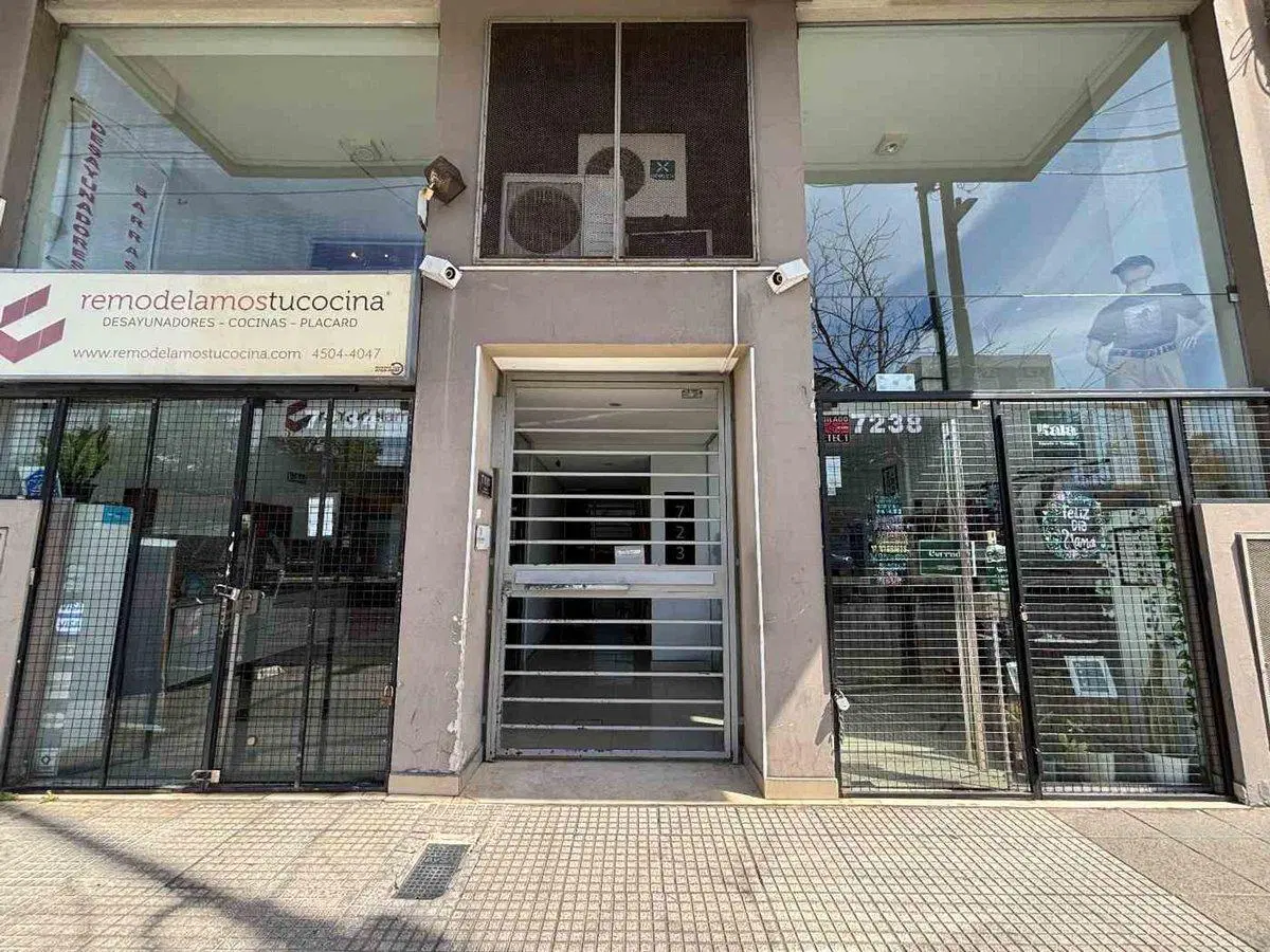 Venta 2 ambientes al frente con balcón  Devoto 2