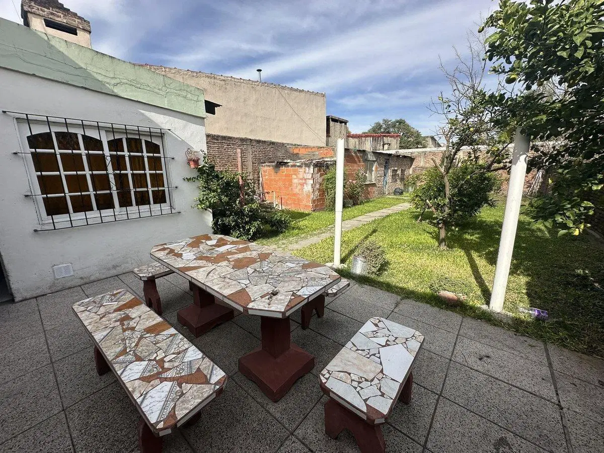 VENTA CASA DE 3 AMBIENTES  ITUZAINGO 4