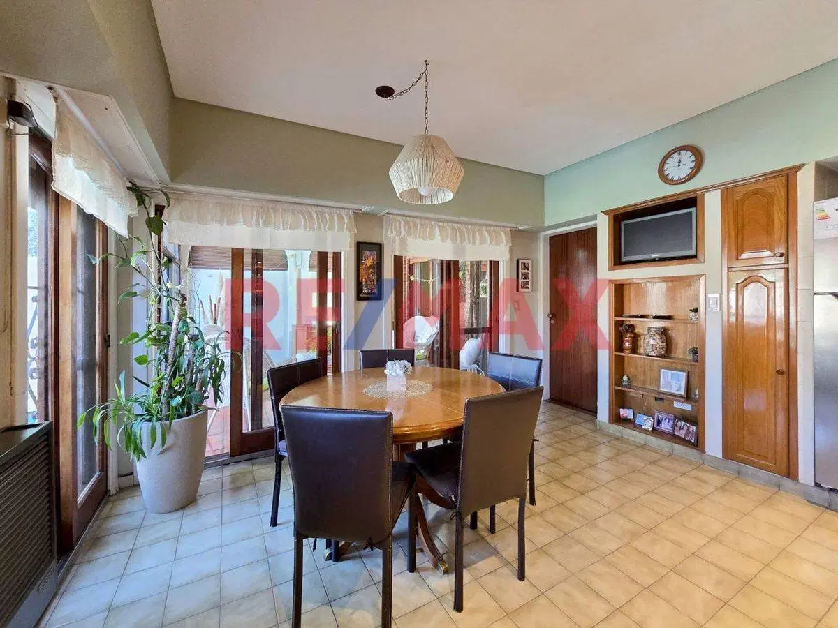 VENTA CASA  5 AMBIENTES  ITUZAINGO NORTE 3