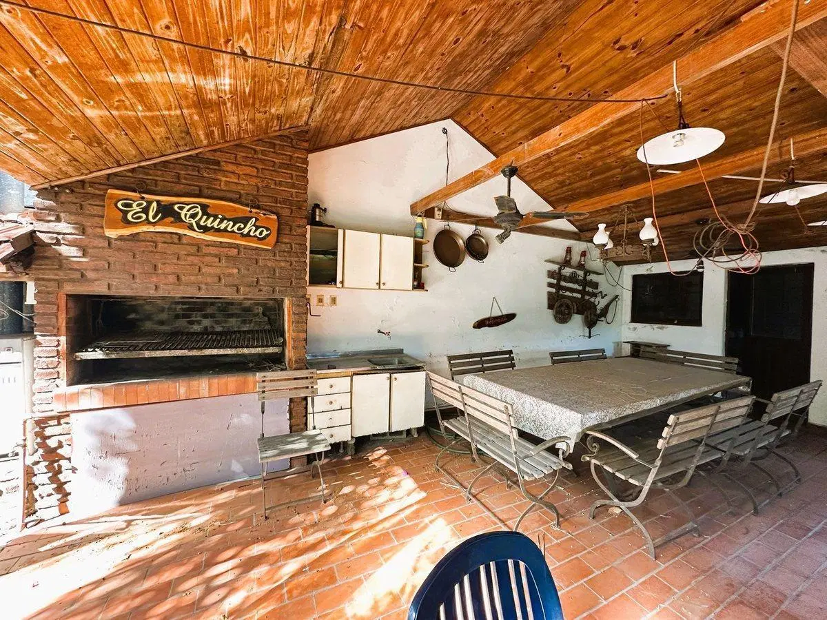 CASA EN VENTA 5 AMB QUINCHO PISCINA HAEDO NORTE 8