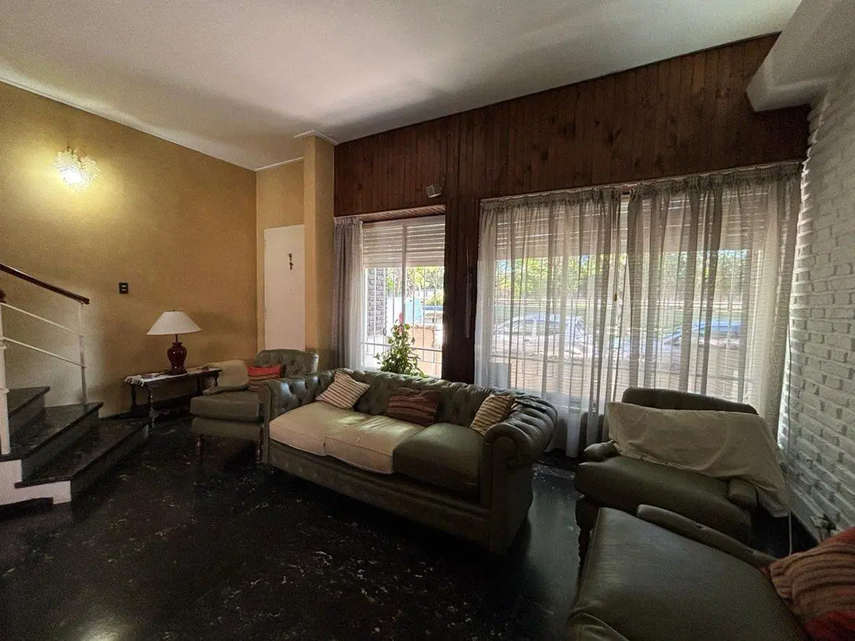 Venta casa 5 amb, pileta,  garage Floresta 4