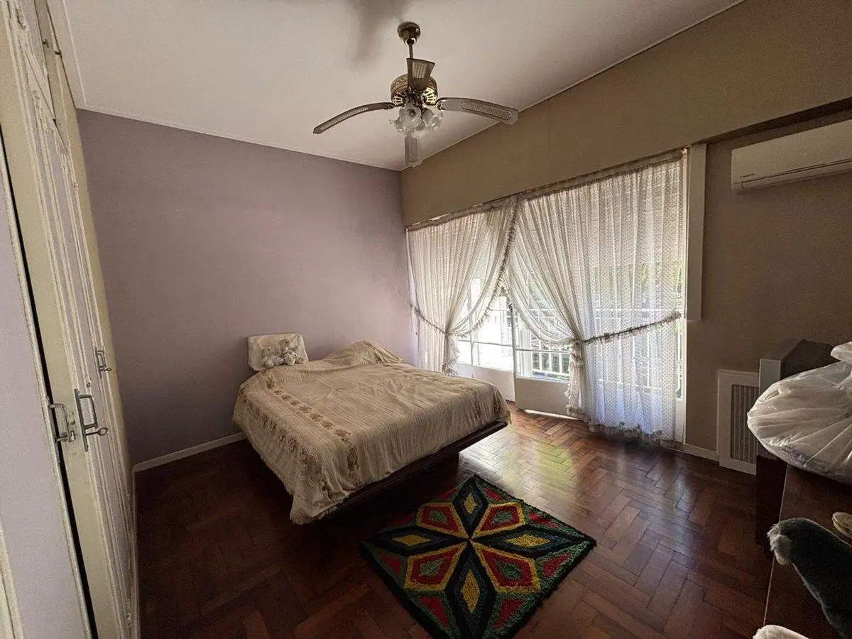Venta casa 5 amb, pileta,  garage Floresta 3