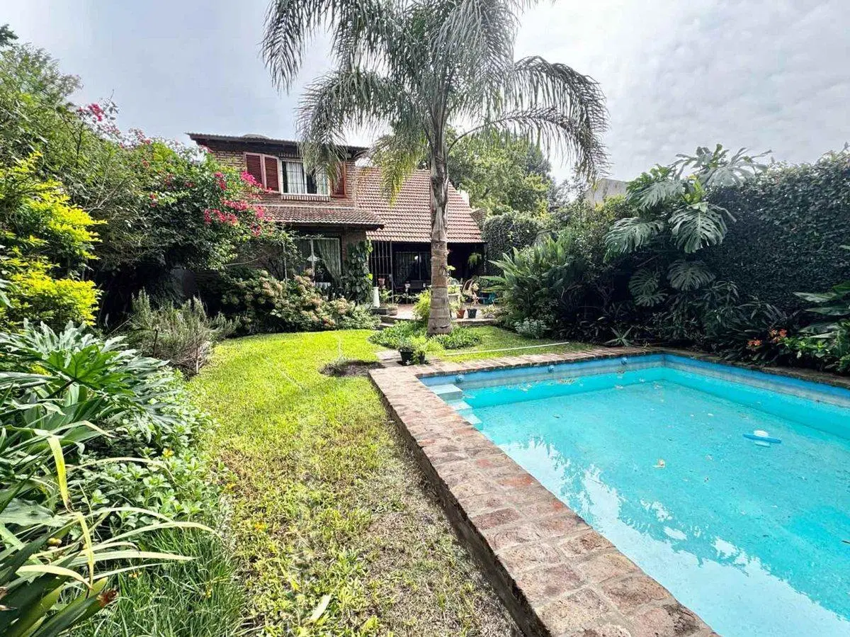 Venta Casa en Parque Ayerza Piscina 2