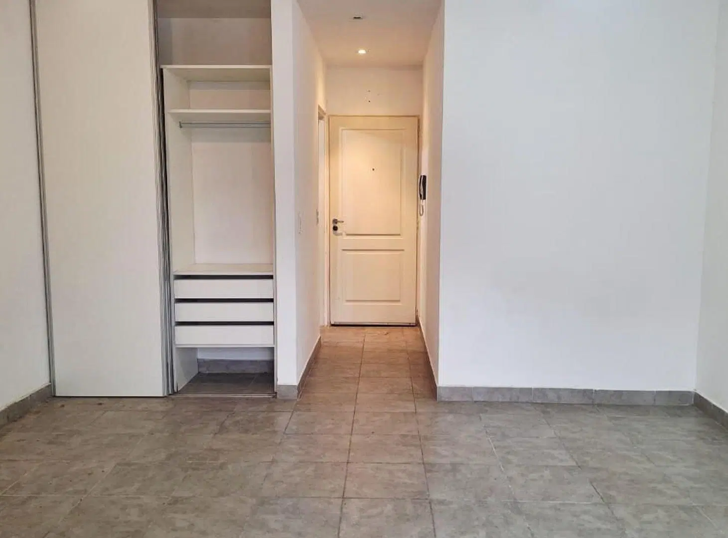 VENTA MONOAMBIENTE BALCON AL FRENTE HAEDO NORTE 5