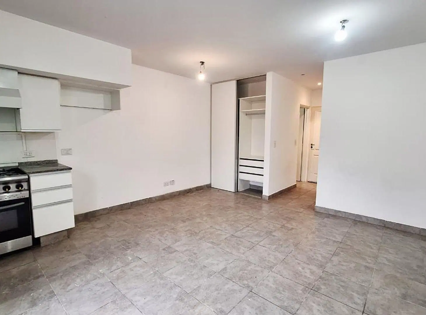 VENTA MONOAMBIENTE BALCON AL FRENTE HAEDO NORTE 4