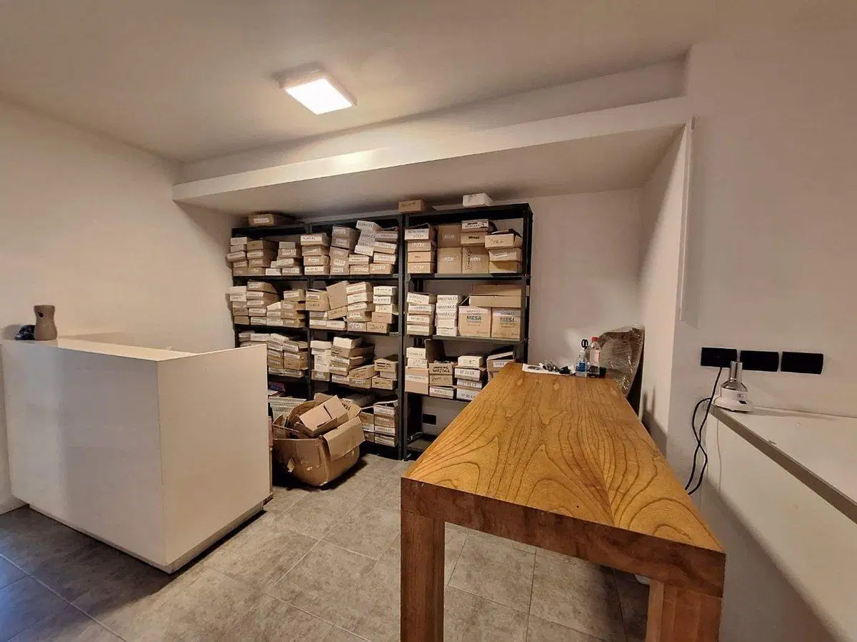 VENTA OFICINA LOCAL CON COCHERA FRENTE HAEDO NORTE 4