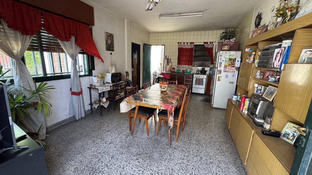 Foto de VENTA CASA 4 AMB EN LOTE DE 400 M2 ISIDRO CASANOVA, imagen 1