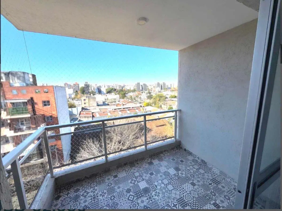 VENTA DEPARTAMENTO 2 AMBIENTES FRENTE MORON CENTRO 4