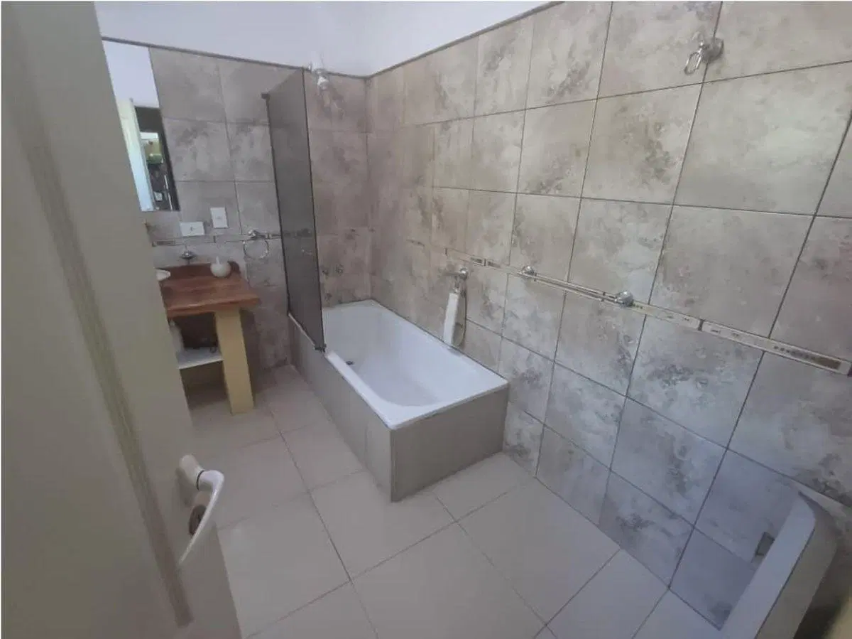 VENTA CASA 4 AMBIENTES LA CAUTIVA  PTE:DERQUI 4
