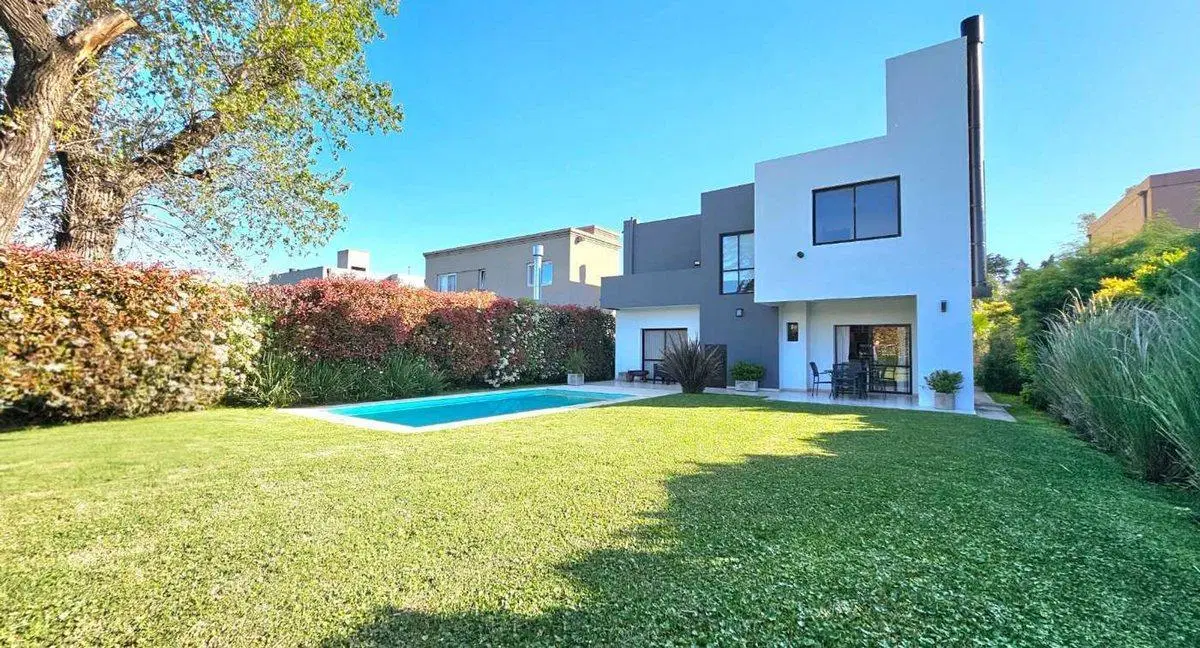 VENTA CASA 4 AMB PILETA AMOBLADA HARAS M. VICTORIA 3