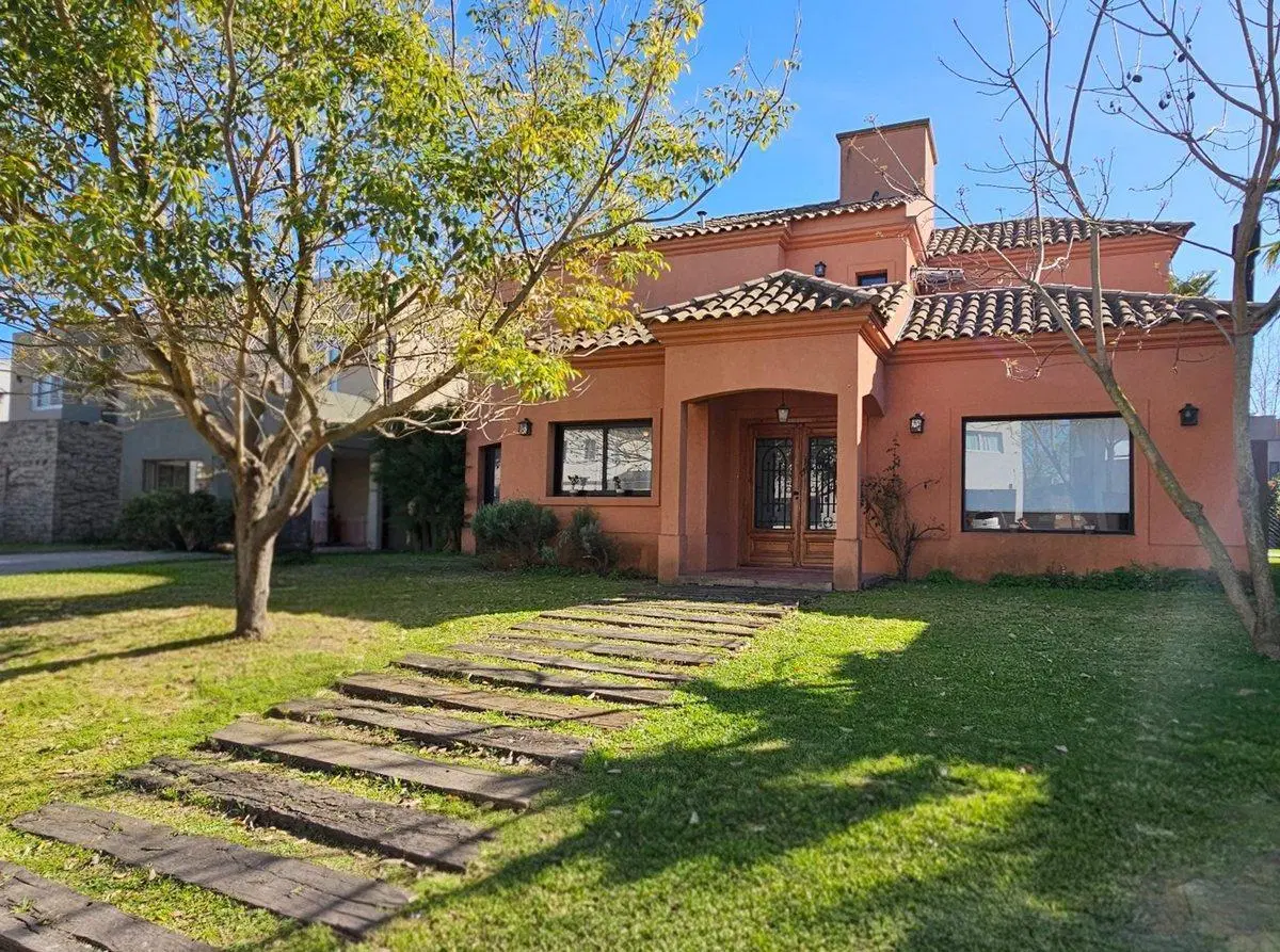 VENTA CASA 5 AMB PILETA GALERIA HARAS M. VICTORIA 2