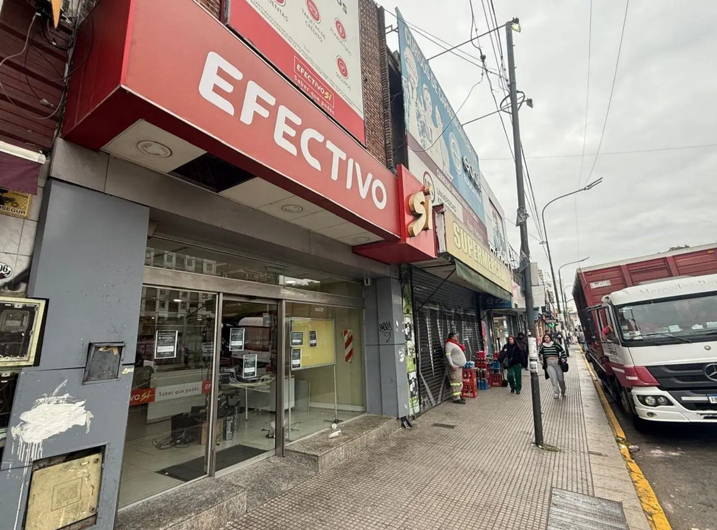VENTA LOCAL AVENIDA RIVADAVIA LINIERS 4