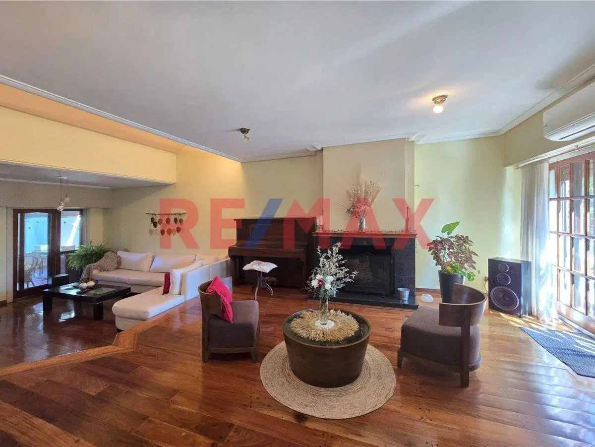 VENTA CASA  5 AMBIENTES  ITUZAINGO NORTE 8