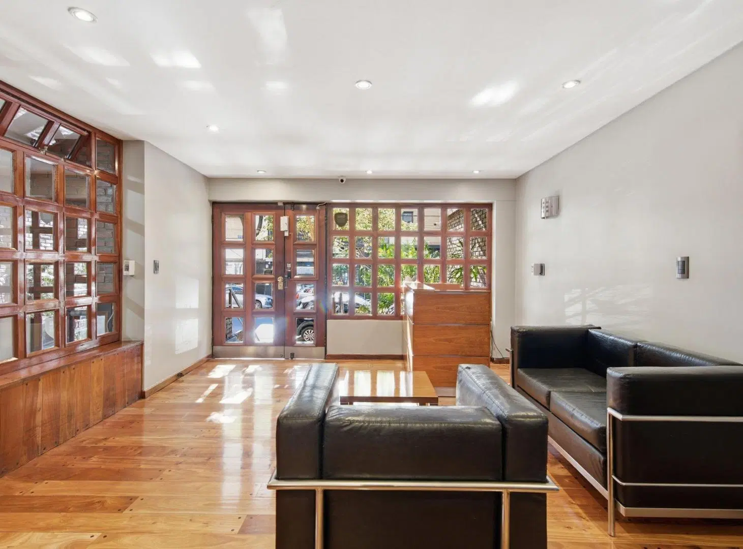 VENTA DEPTO PISO DOBLE COCHERA Y PATIO CABALLITO 2