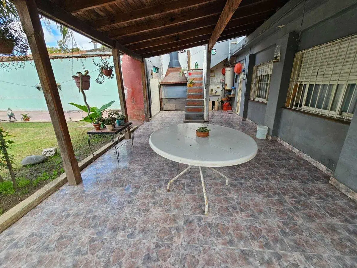 VENTA CASA 2 AMB AMPLIO FONDO GALERIA PARRILLA 5