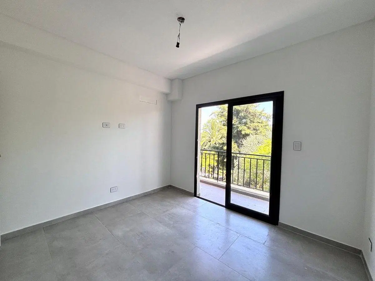 VENTA DEPTO 2 AMB TERRAZA Y COCHERA - ITUZAING0 8