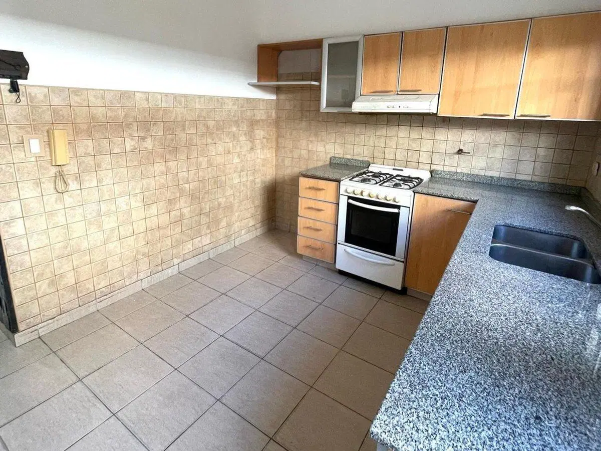 VENTA DUPLEX 4 AMB C/ COCHERA Y PATIO V. LUZURIAGA 2