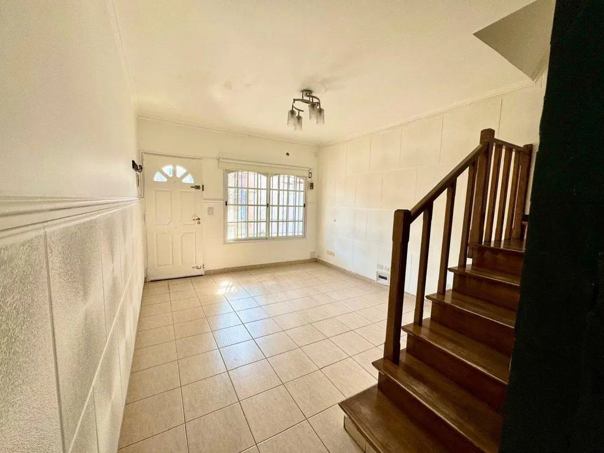 VENTA DUPLEX 4 AMB C/ COCHERA Y PATIO V. LUZURIAGA 4